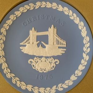Wedgwood 1975 Christmas Plate Tower Bridge